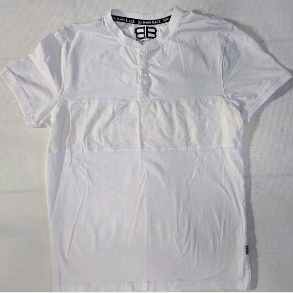 Benjamin Black White  Men's  T-shirt.  Size L.